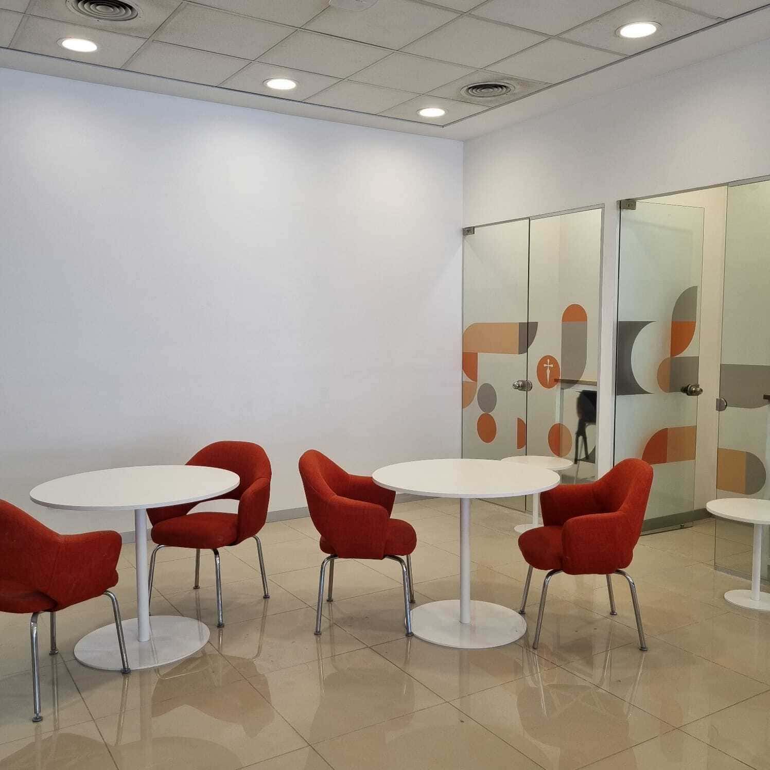 Trabajos de pintura en edificio corporativo