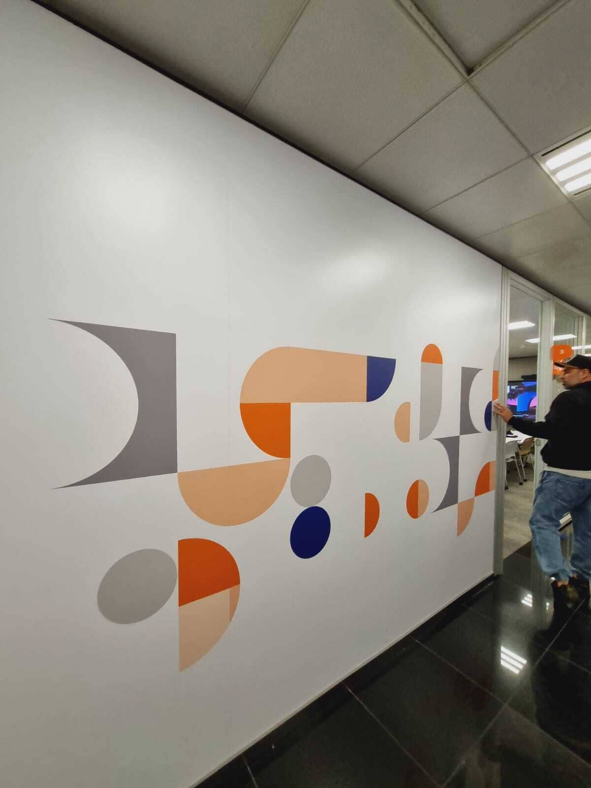 Equipo de construcción trabajando en obra