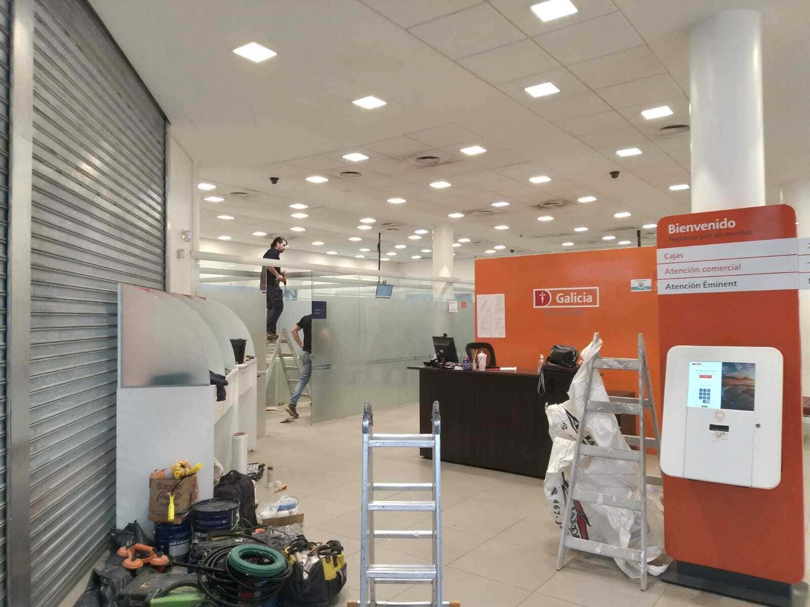 Construcción de fachada de local comercial